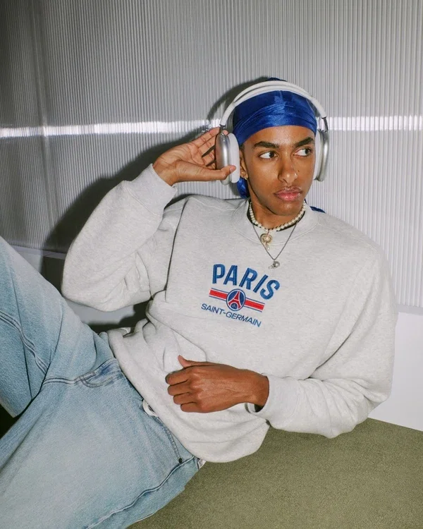 Boxy Paris Saint-Germain Graphic Crew Sweatshirt Boxy Paris Saint-Germain Graphic Crew Sweatshirt