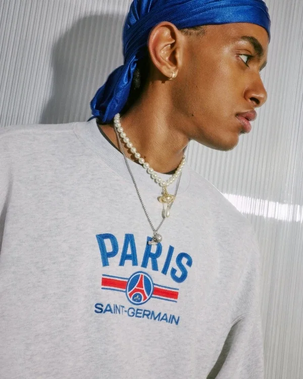 Boxy Paris Saint-Germain Graphic Crew Sweatshirt Boxy Paris Saint-Germain Graphic Crew Sweatshirt