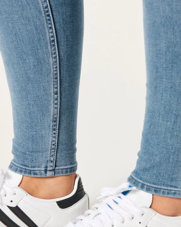 Curvy High-Rise Medium Wash Super Skinny Jeans Curvy High-Rise Medium Wash Super Skinny Jeans