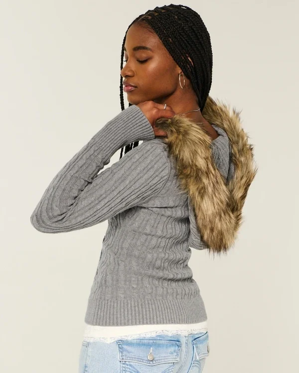 Faux Fur Trim Hooded Cable-Knit Sweater Faux Fur Trim Hooded Cable-Knit Sweater