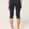 Gilly Hicks Active Recharge Capri Pants