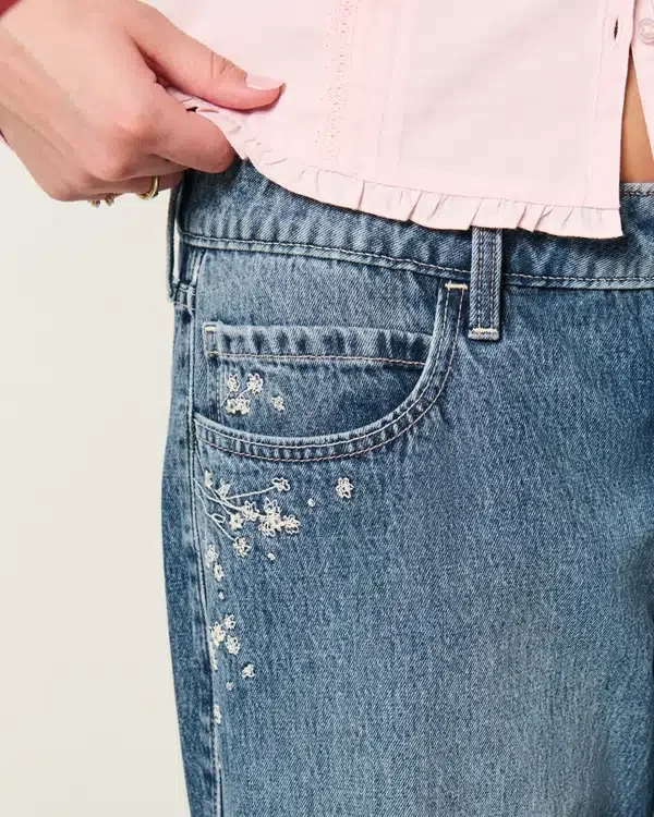 Low-Rise Dark Wash Floral Embroidery Baggy Jeans Low-Rise Dark Wash Floral Embroidery Baggy Jeans