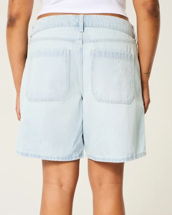 Low-Rise Light Wash Bow Graphic Baggy Jort Low-Rise Light Wash Bow Graphic Baggy Jort