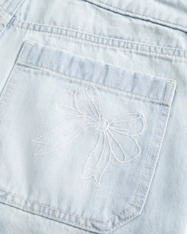 Low-Rise Light Wash Bow Graphic Baggy Jort Low-Rise Light Wash Bow Graphic Baggy Jort